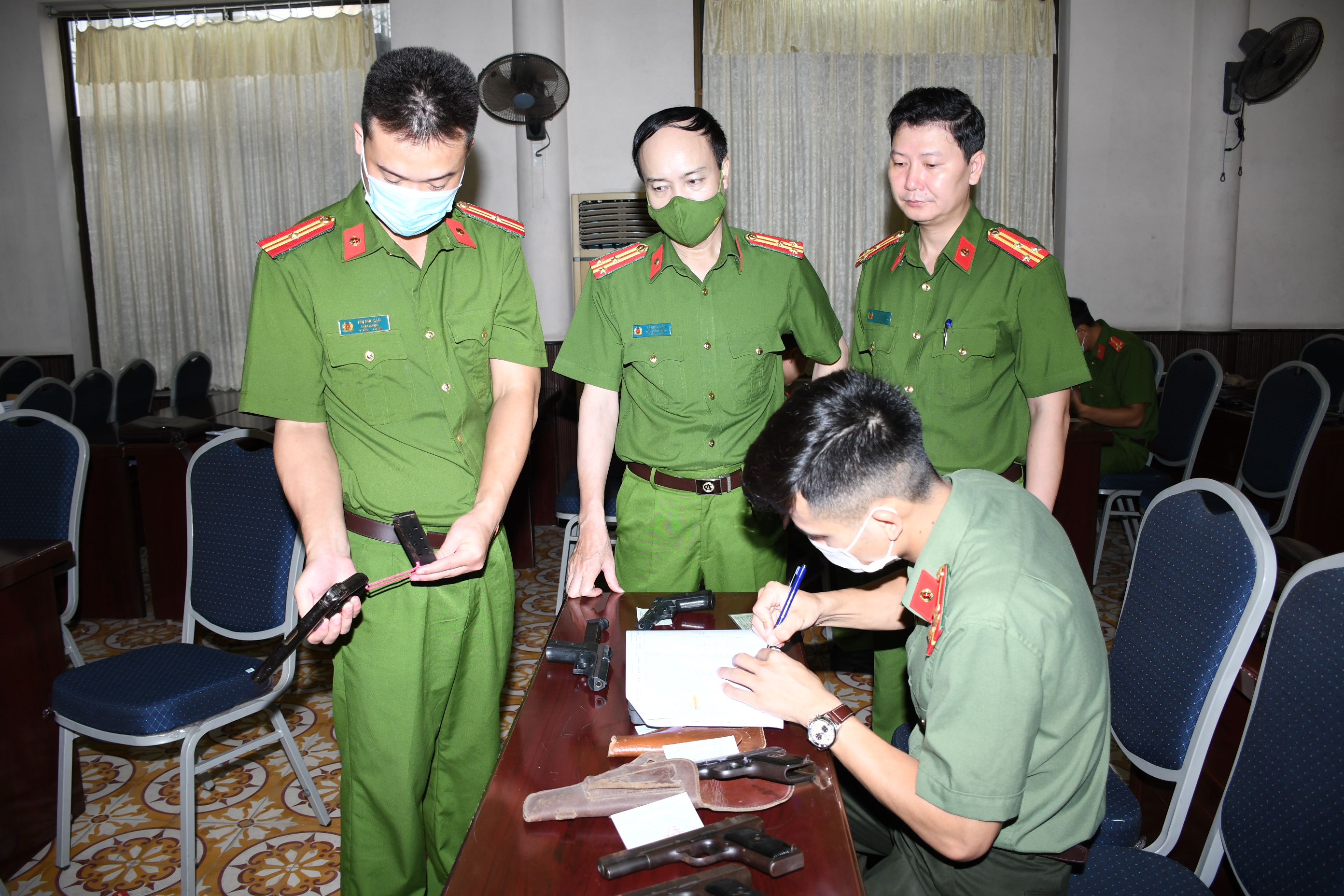 Kiểm tra, đánh giá thực tế và thu hồi vũ khí, công cụ hỗ trợ